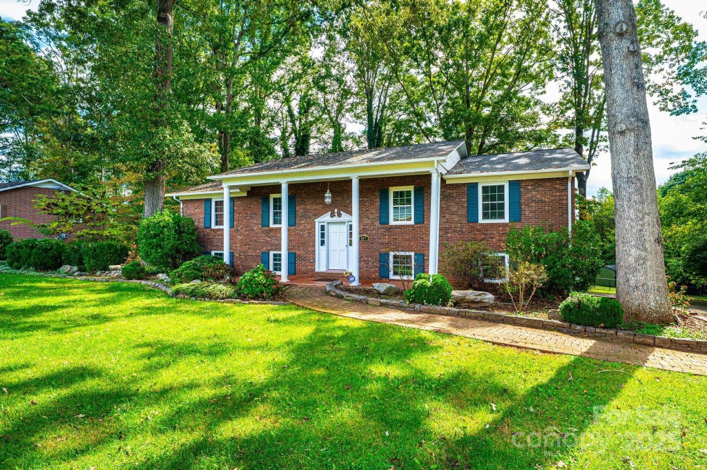 107 Oakwood Street, Morganton