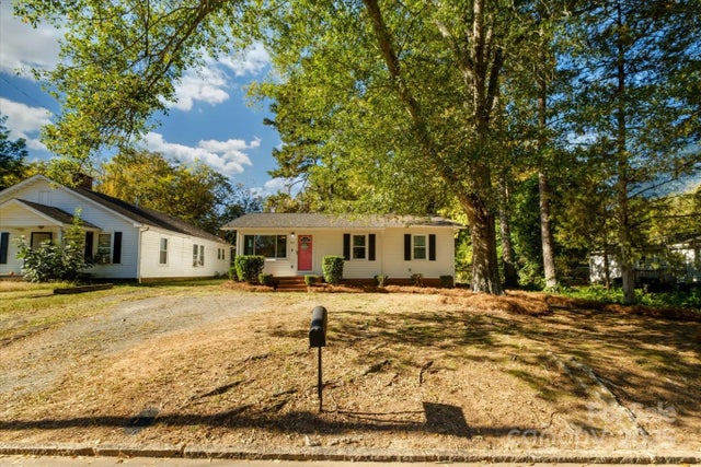 333 Hillandale Street Ne, Concord