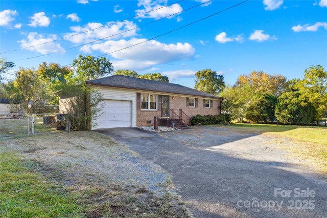 1208 Stallings Road, Matthews