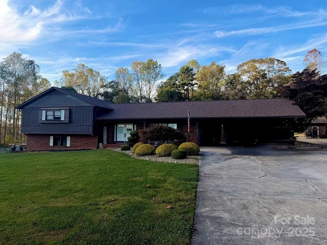 2844 Hickory Highway, Statesville