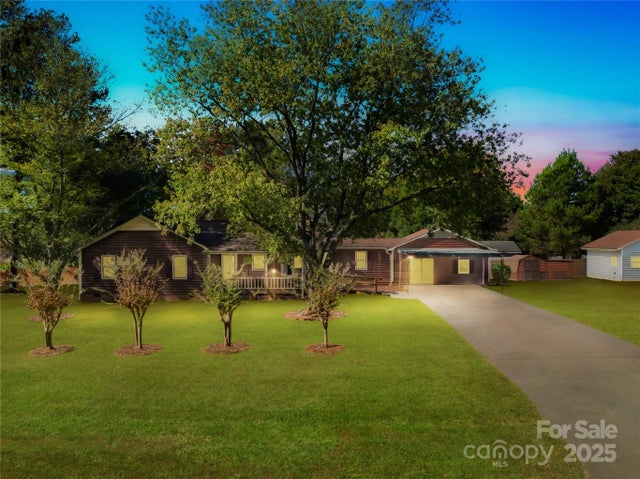 700 Chestnut Lane, Matthews