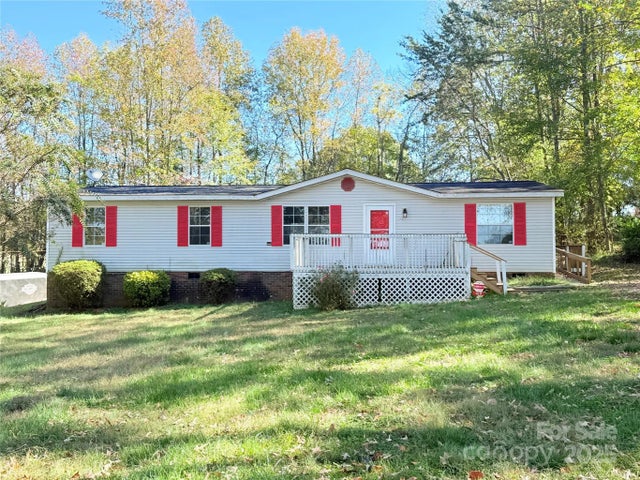 419 Twin Oaks Road, Statesville