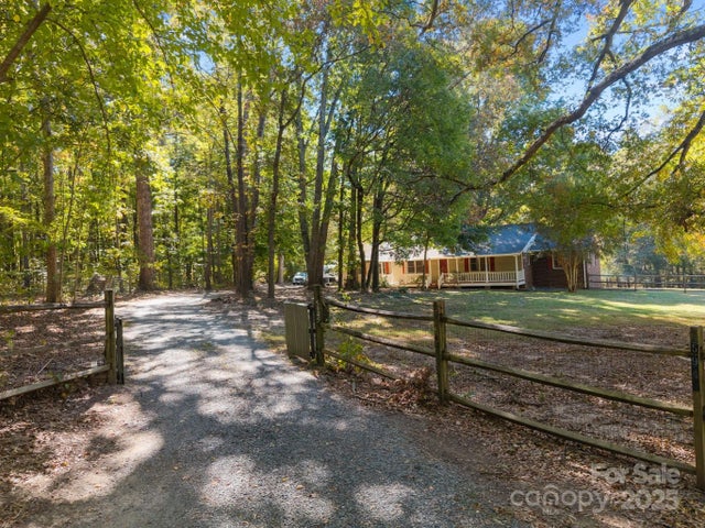 5945 Lindenwood Drive, Matthews