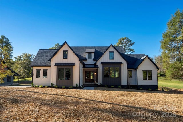 260 Broken Arrow Drive, Statesville