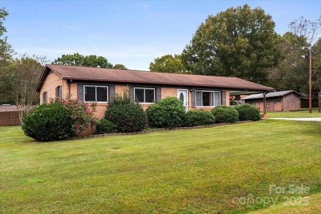 312 Hazelwood Circle, Statesville