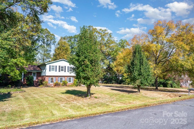 5772 Gettysburg Drive Nw, Concord