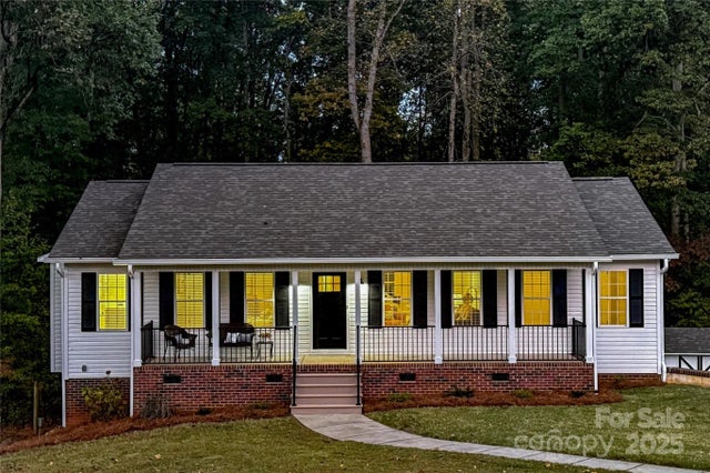 138 Meadowfall Lane, Troutman