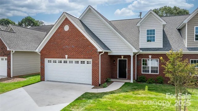 1990 Talbot Lane, Hickory