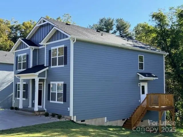 405 15th Avenue Sw, Hickory