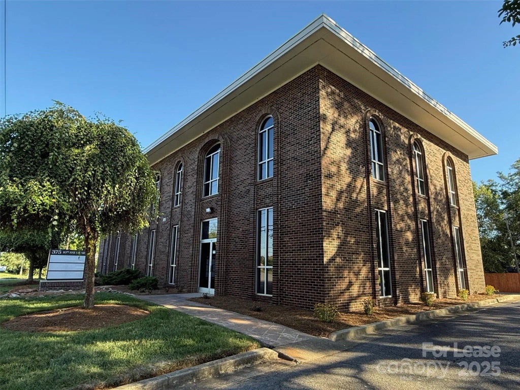 375 10th Avenue Drive Ne, Hickory