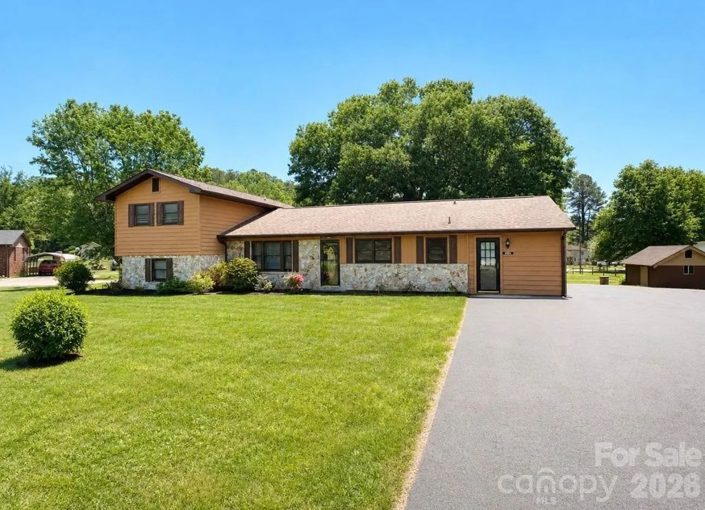 3253 Us 70 Highway W, Marion