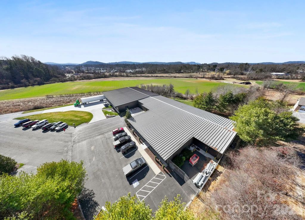 110 Commercial Boulevard, Flat Rock