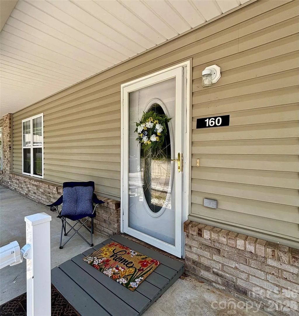 160 Whispering Pines Drive, Marion