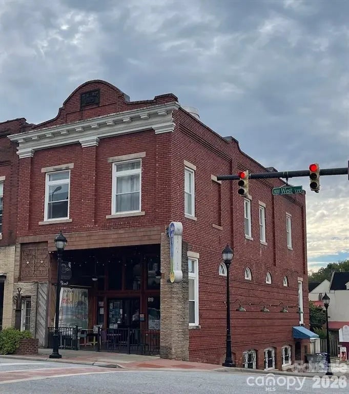 819 West Avenue Nw, Lenoir