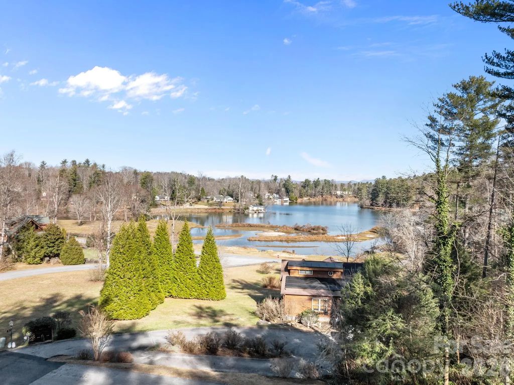 114 Oscelake Way, Hendersonville