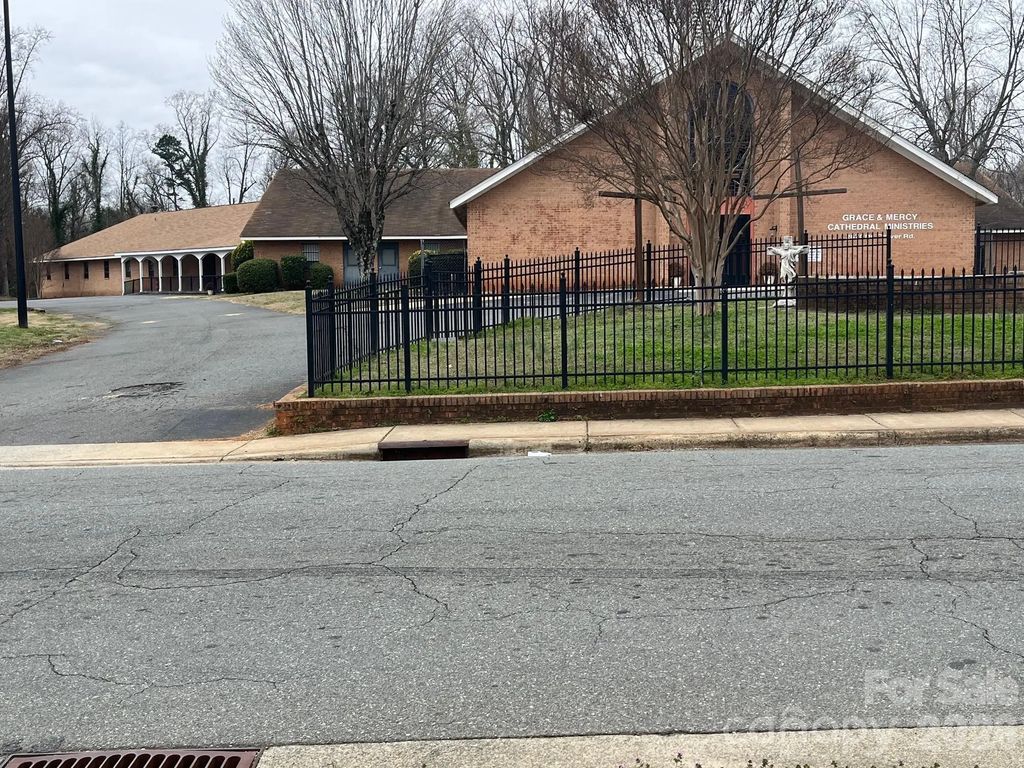 2670 Dr Carver Road, Charlotte