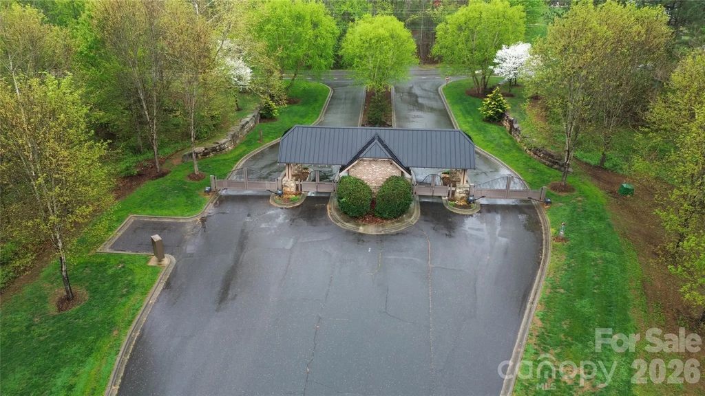 101, 107 Table Rock Trace Nw, Morganton