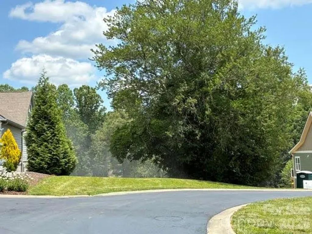 156 Triple Fairways Drive, Hendersonville