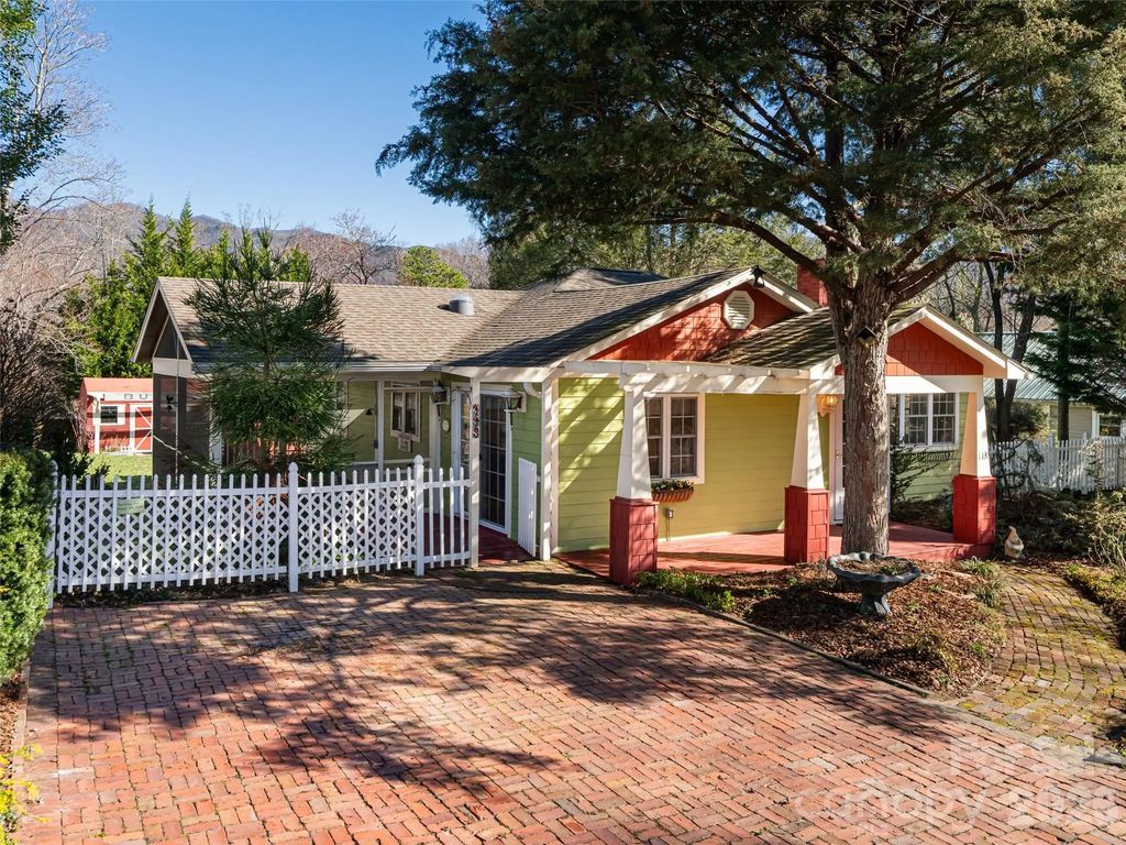 113 5th Street, Black Mountain