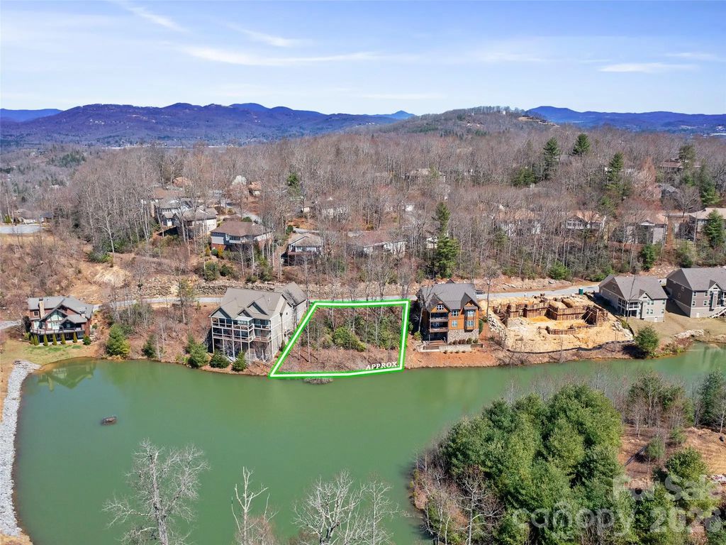 82 Narrows Run Loop, Hendersonville