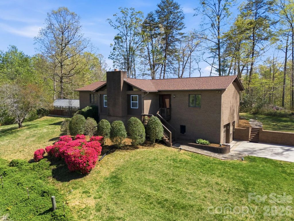 573 & 577 Randolph Road, Marion