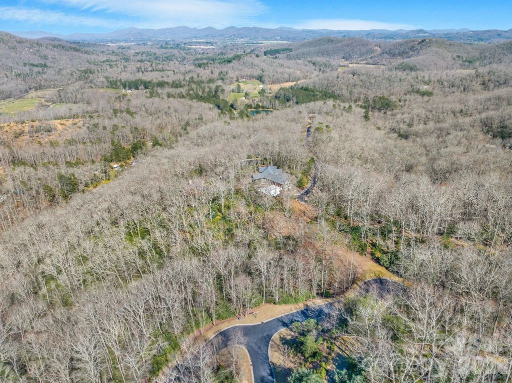 80 Running Deer Trail S 80, Horse Shoe