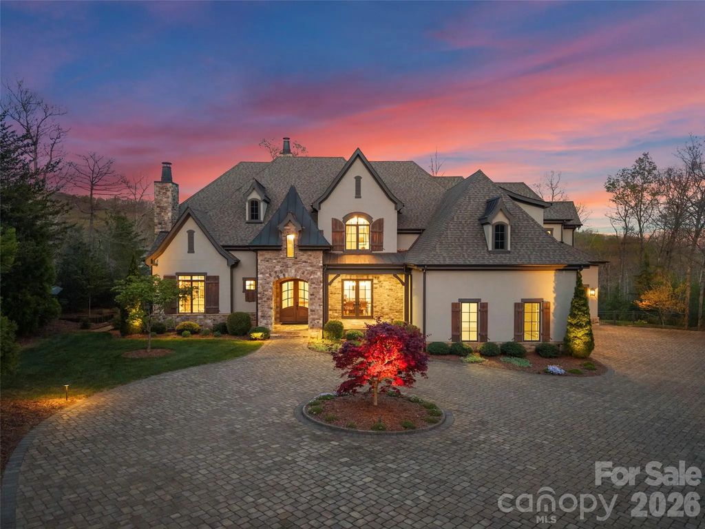 1925 White Tree Trail, Arden