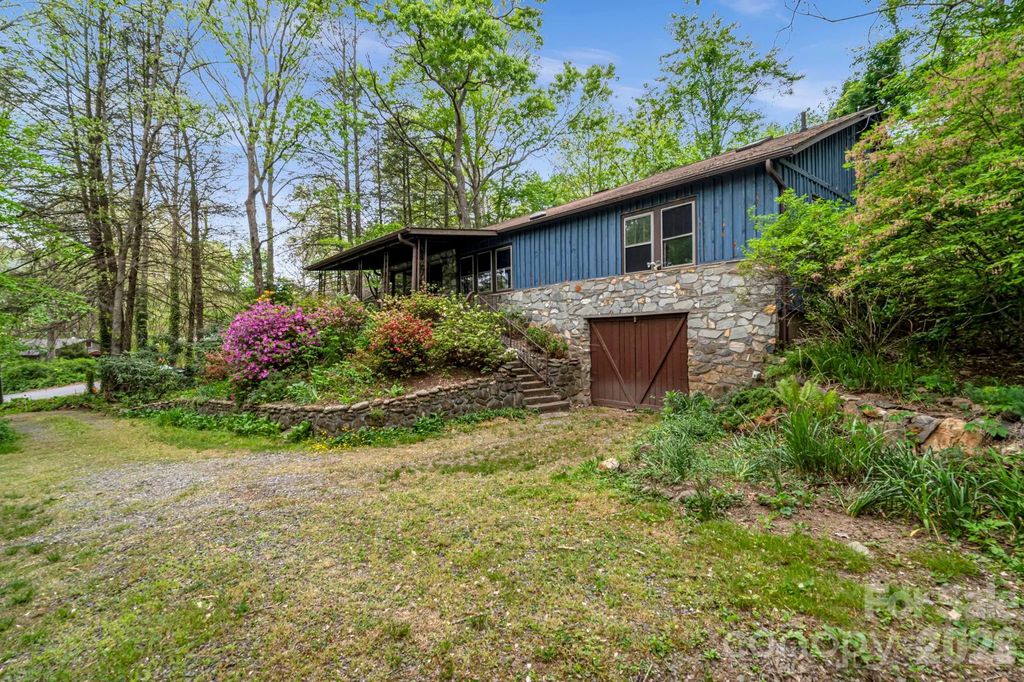 257 Pine Street, Black Mountain