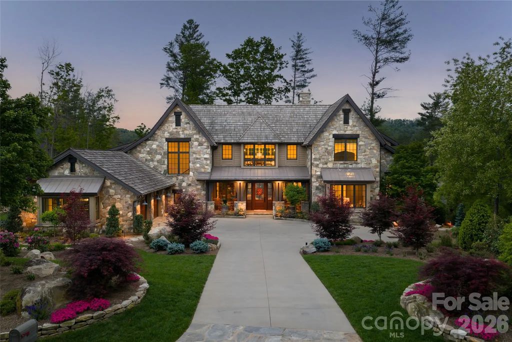 18 Fairsted Drive, Asheville