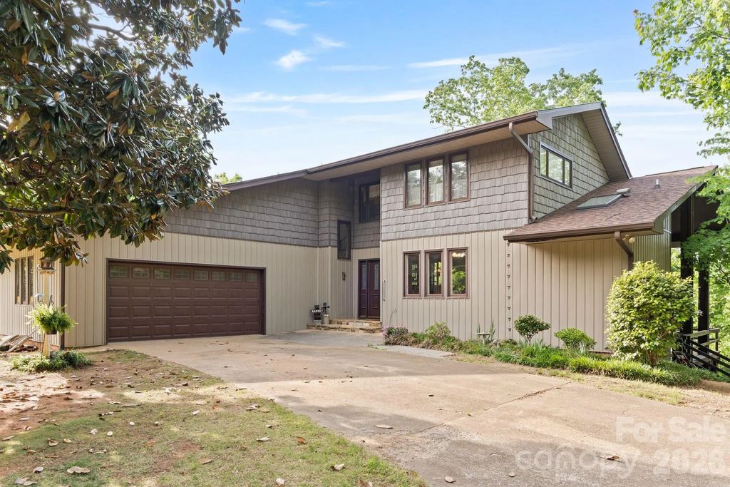 415 Reel Hollow Road, Marion