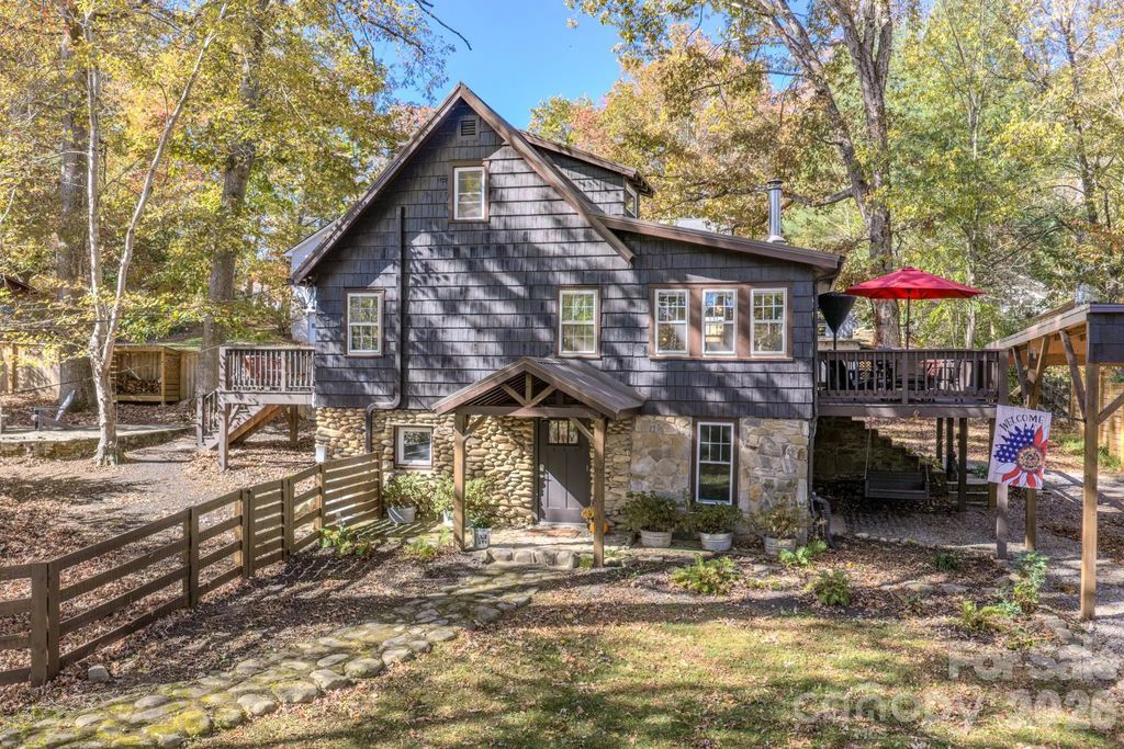 597 Tomahawk Avenue, Black Mountain