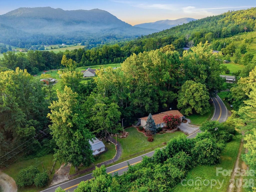 5513 Old Linville Road, Marion