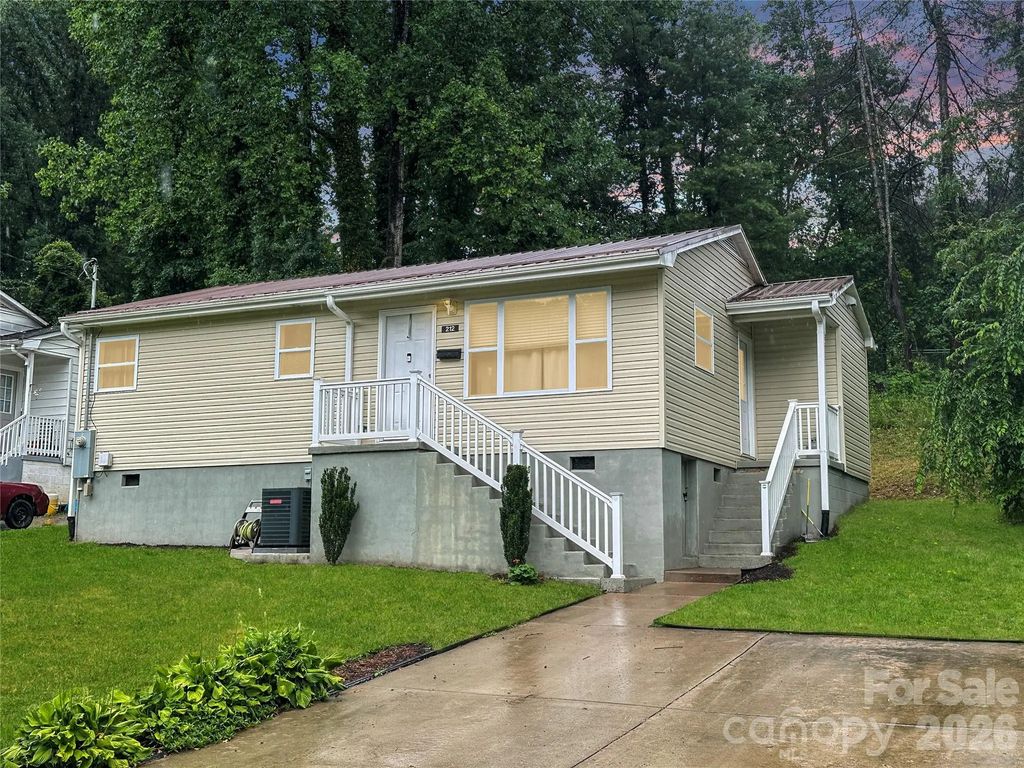 212 Maple Avenue, Marion