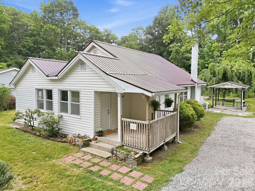 226 Vance Avenue, Black Mountain