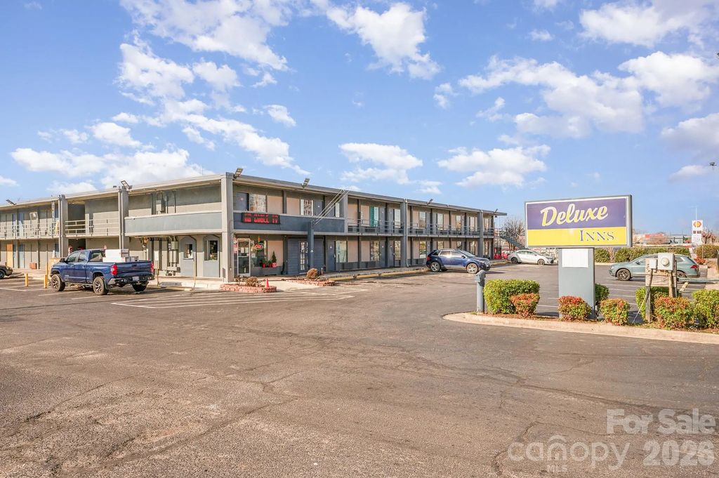 325 Sw Hwy 70 Highway, Hickory