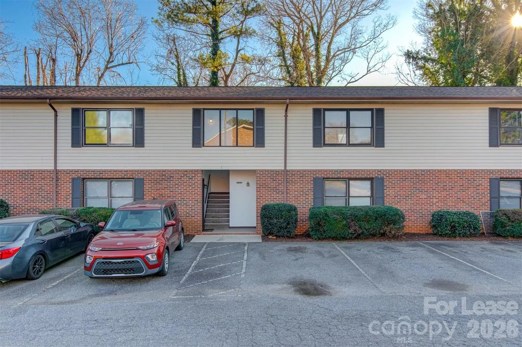 525 12th Street Sw 17, Hickory