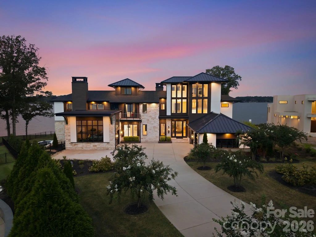 135 Potomac Lane, Mooresville