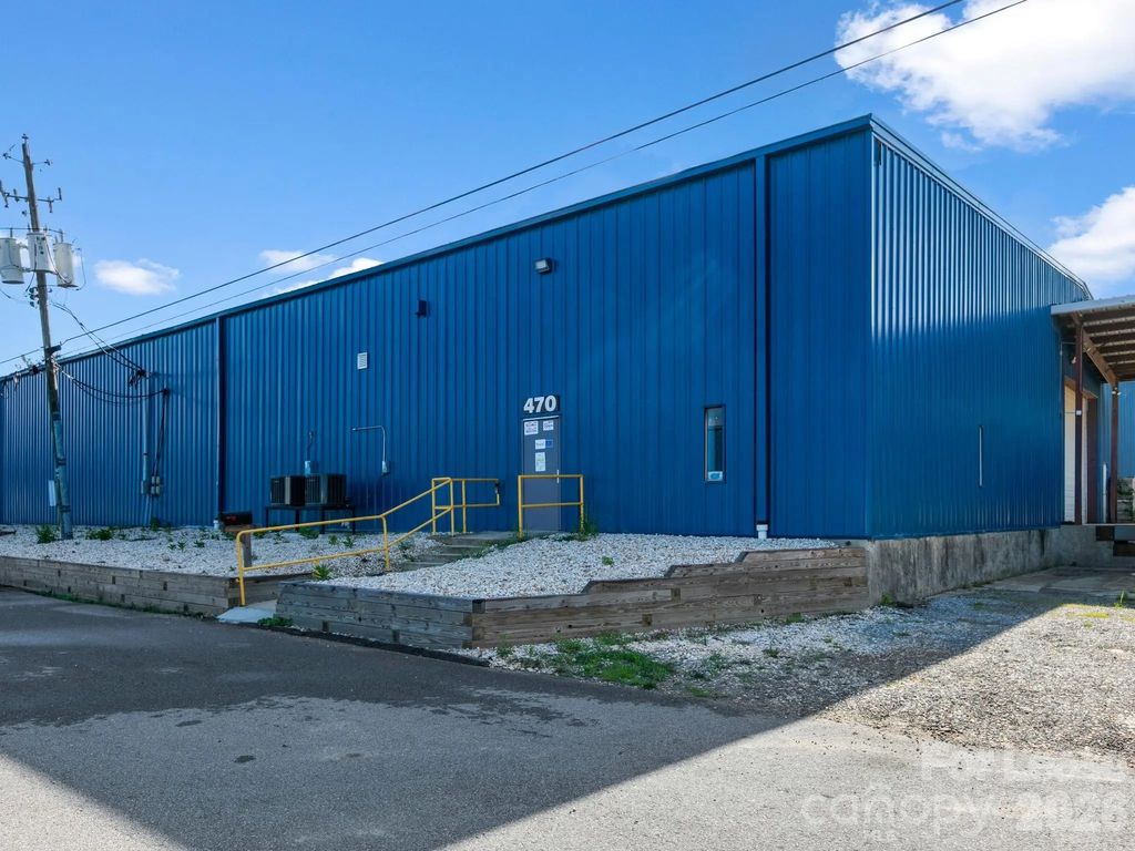 470 L A White Drive, Fletcher