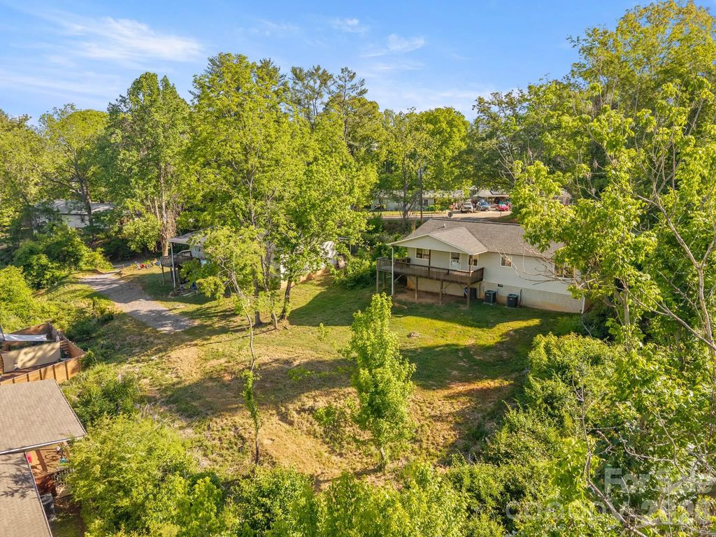 104 Millbrook Road, Asheville