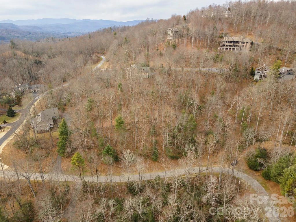 24 Falls Lane, Hendersonville