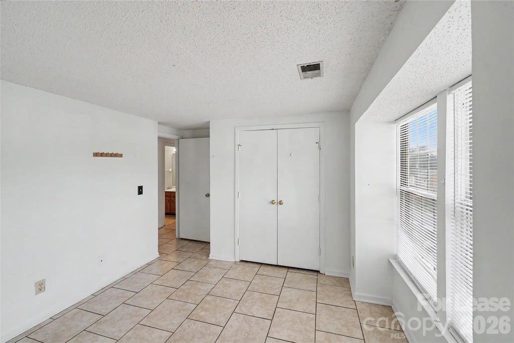 1624 Arlyn Circle J, Charlotte