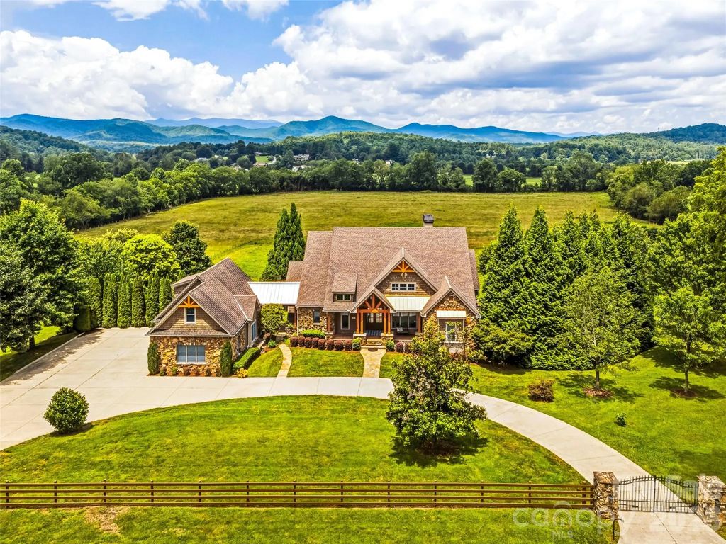280 Walnut Hollow Road, Brevard