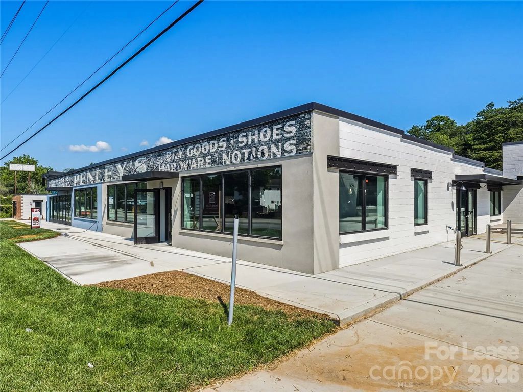 1449 Smokey Park Highway, Candler