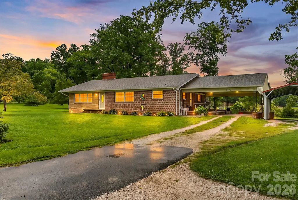 8647 Us 221 Highway N, Marion