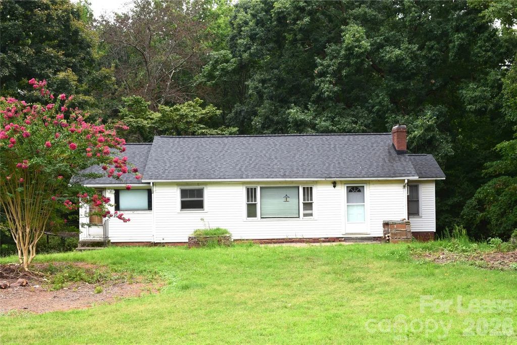 2736 Peachtree Road, Statesville