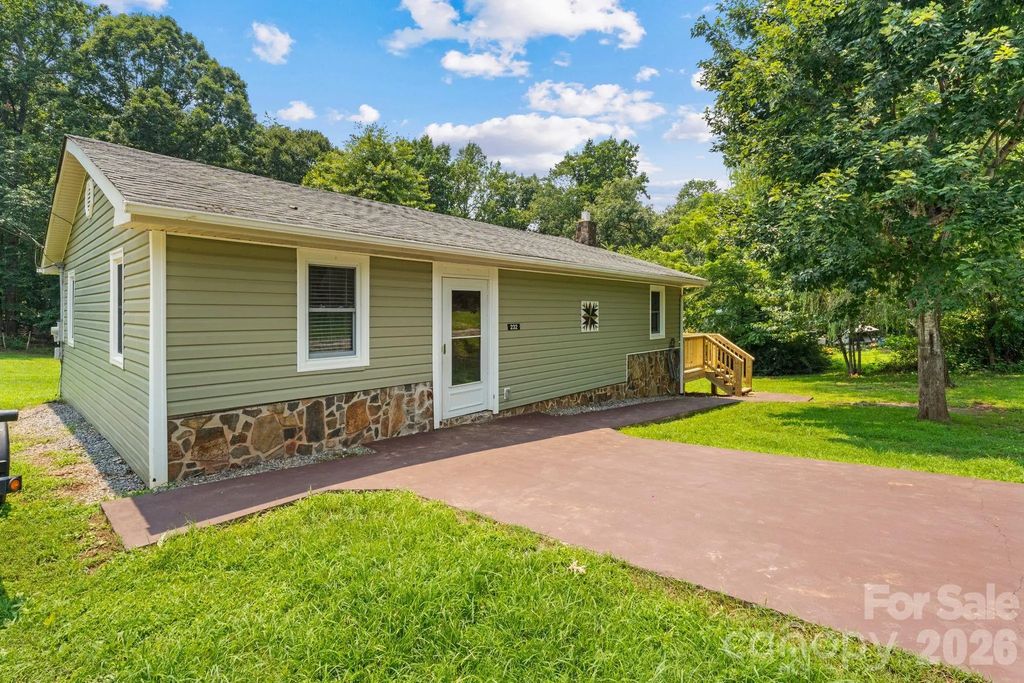 232 New Hope Way, Marion