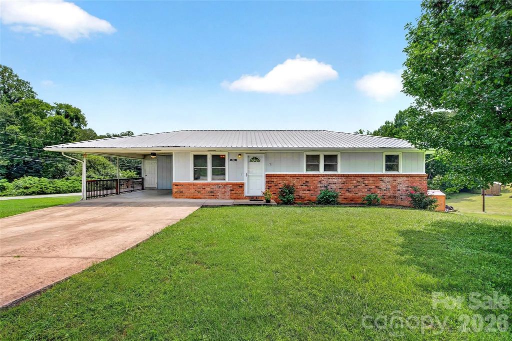 224 Cherokee Way, Marion