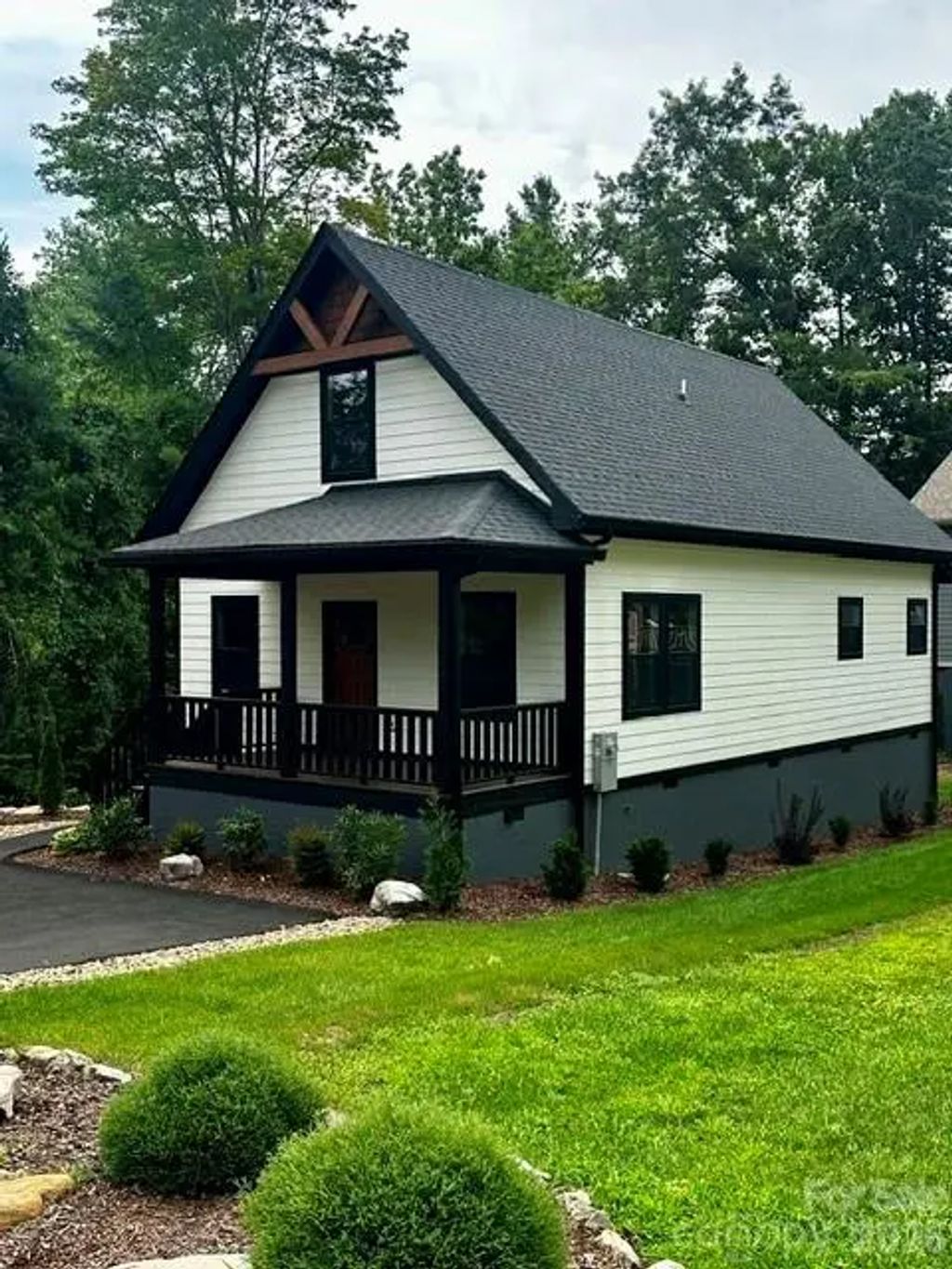 310 Ninth Street, Black Mountain