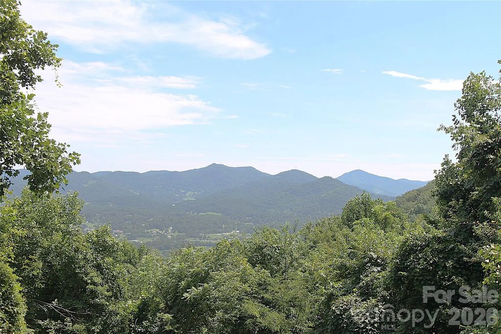 310 High Cliff Drive, Waynesville