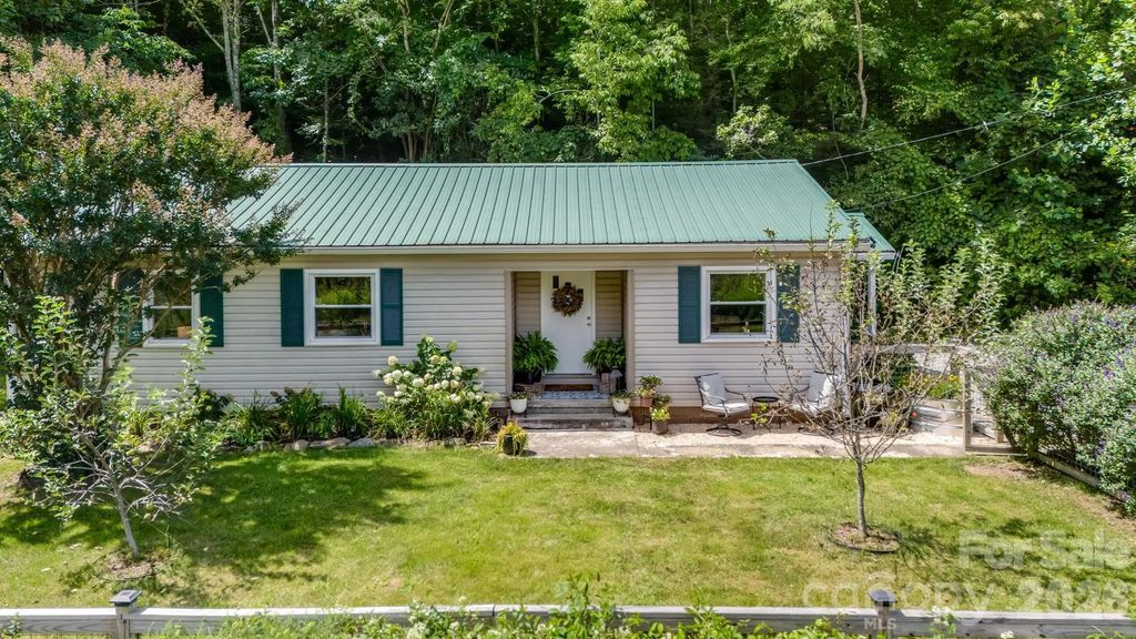 1772 Nc 9 Highway, Black Mountain